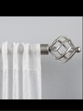 Metal Decorative Curtain Rod Finial with Sheer White Curtain